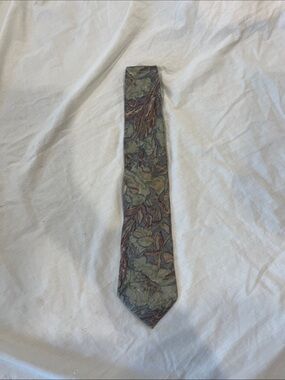 Men's Leaf Motif Tie in Green and Brown